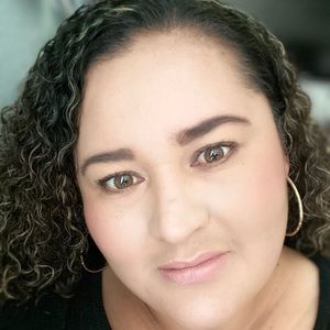 Meet your Posher, Alejandra